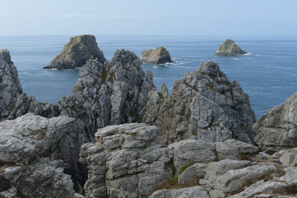 Camaret-sur-Mer, la presqu&rsquo;île bretonne aux rochers sculptés