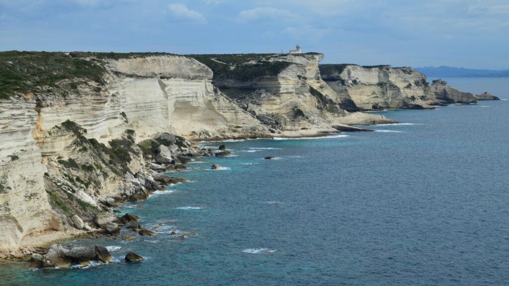 Bonifacio en automne : quand les surfeurs prennent le relais