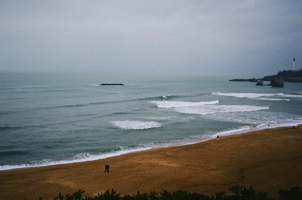Hendaye, la plage où l&rsquo;Atlantique rencontre la Bidassoa