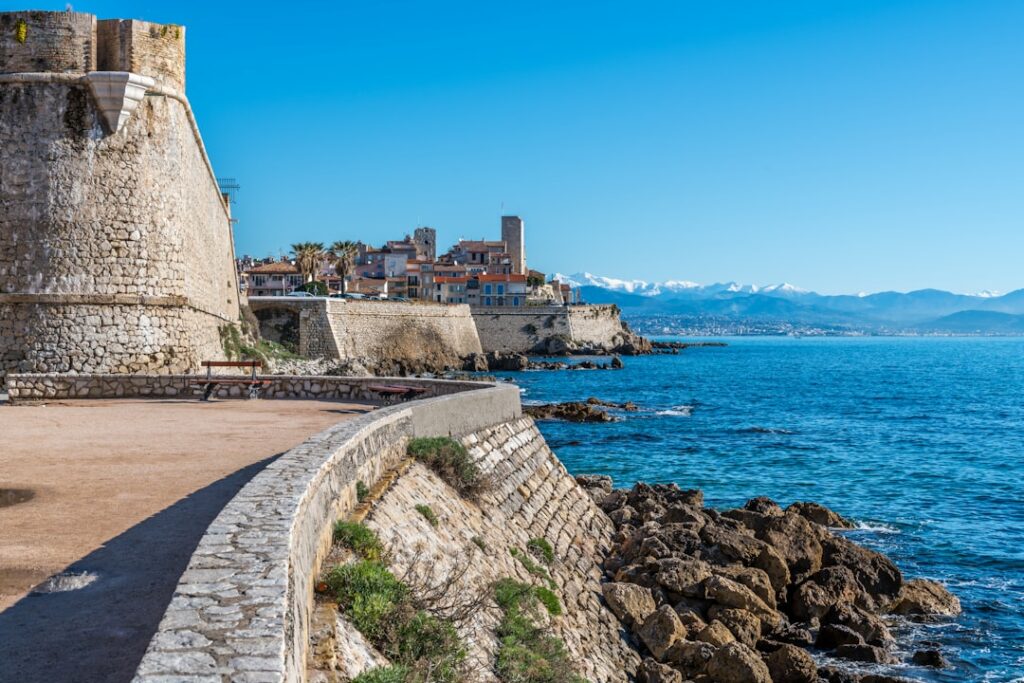 Antibes — Juan-les-Pins : la Côte d&rsquo;Azur des contrastes