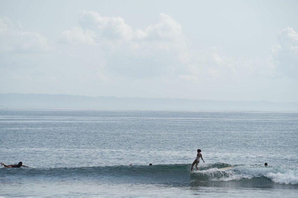 L&rsquo;Île-Rousse en automne : quand les surfeurs prennent le relais