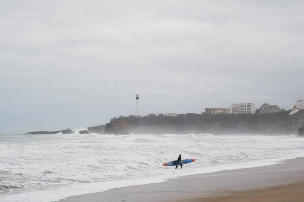 Mers-les-Bains en automne : quand les surfeurs prennent le relais