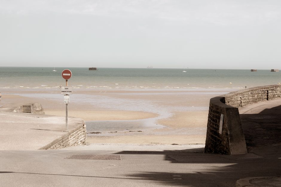 Arromanches-les-Bains en automne : quand les surfeurs prennent le relais