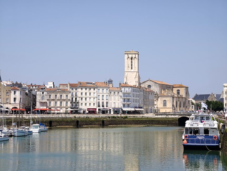 La Rochelle : plages urbaines et patrimoine atlantique en automne : quand les surfeurs prennent le relais