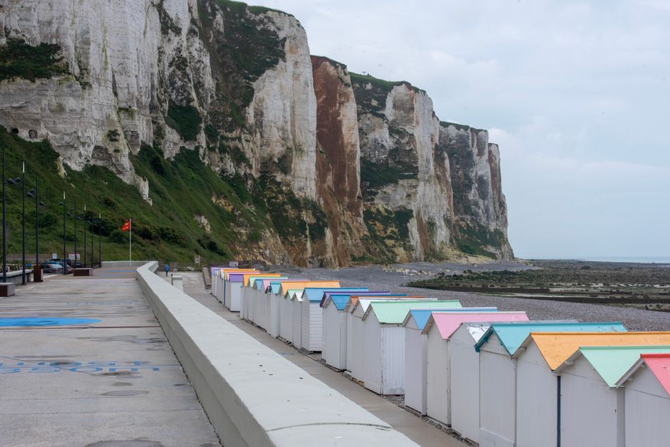 Le Tréport : falaises blanches et lumière normande en automne : quand les surfeurs prennent le relais
