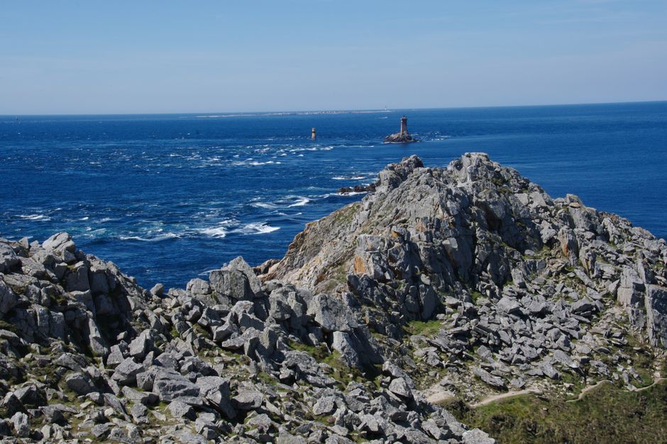 Guide Pointe du Raz : où la terre rencontre l&rsquo;infini 2026 : tout ce qu&rsquo;il faut savoir