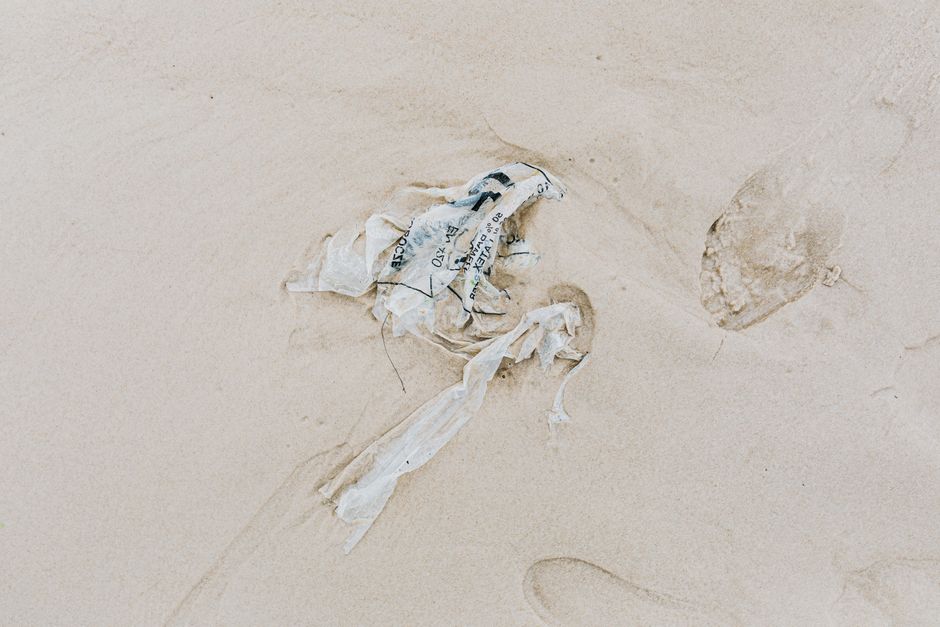 Les microplastiques grignotent les côtes françaises