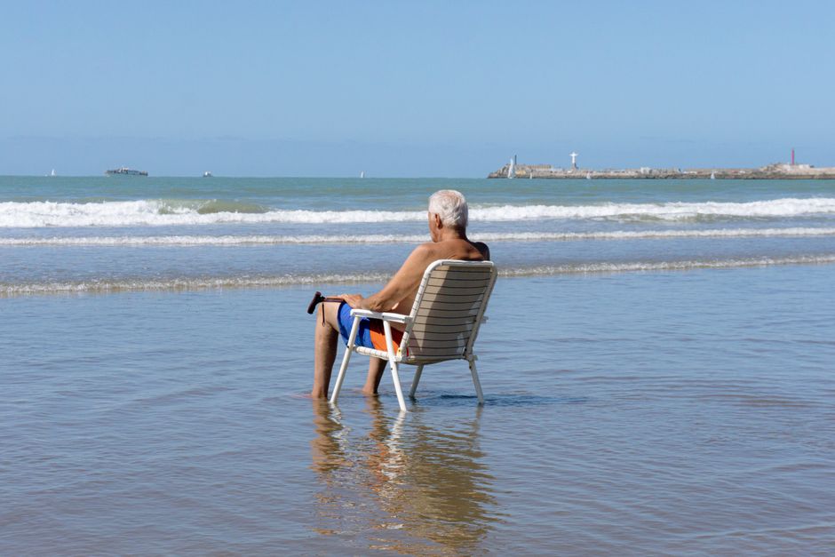 Mobilier de plage : quand les designers français réinventent le repos