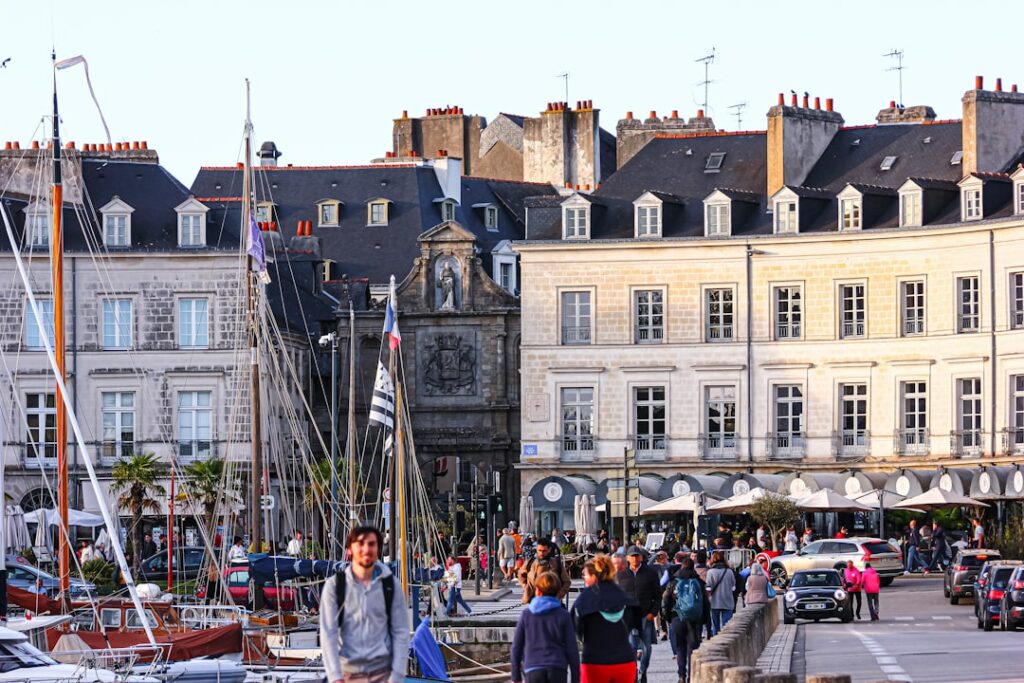 Vannes, ville médiévale du Morbihan : le golfe comme prolongement urbain