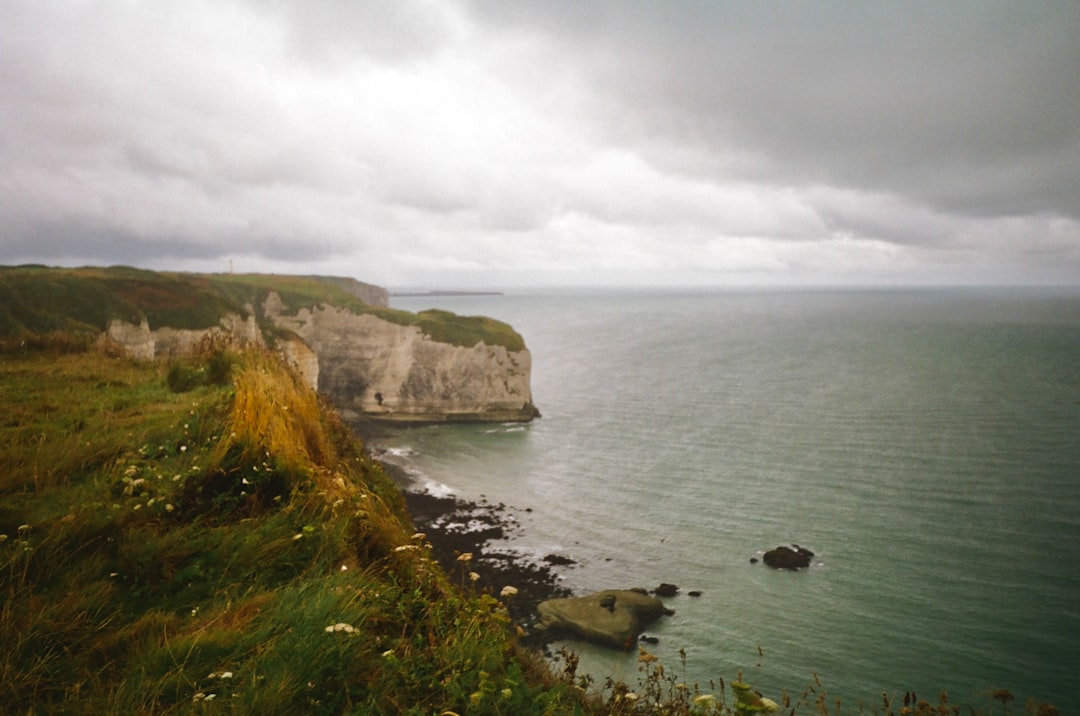 Courbet face à la Normandie : quand la vague devient réalité