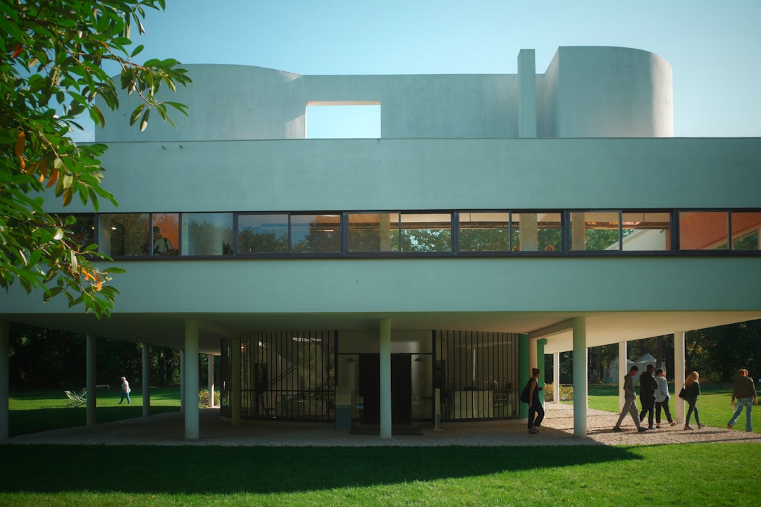 Villa Aigo Lindo : quand l&rsquo;architecture des années 30 affronte la Méditerranée