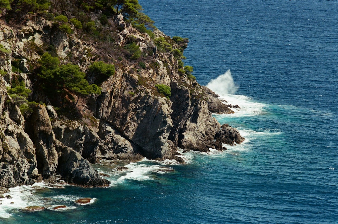 Les îles d&rsquo;Hyères hors saison : marcher quand le silence revient