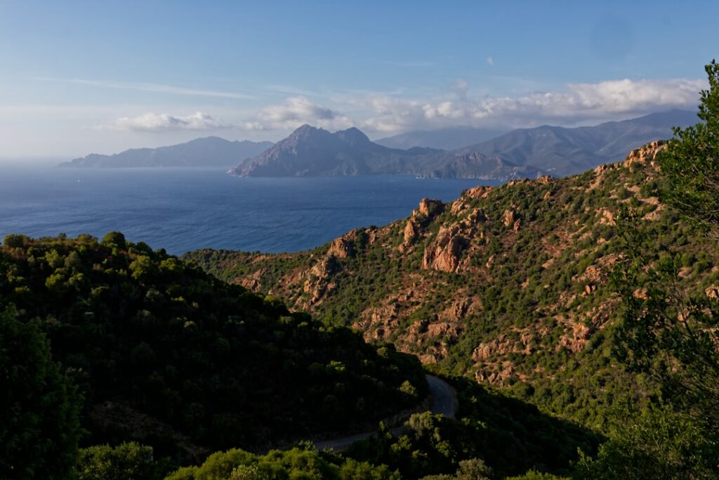 La Corse à pied : du massif au littoral, l&rsquo;île en marche