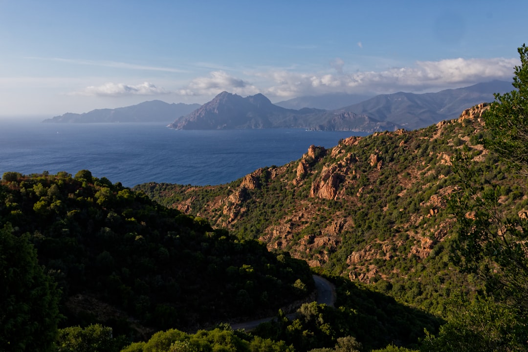 La Corse à pied : du massif au littoral, l&rsquo;île en marche