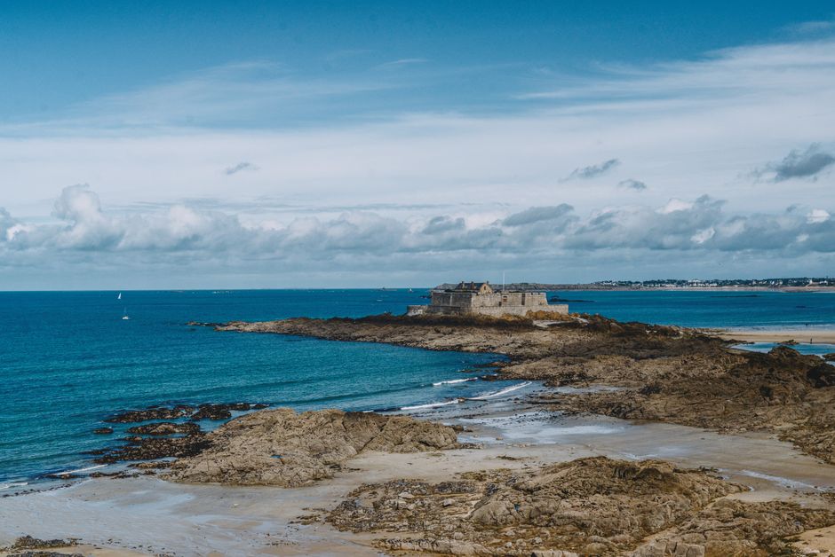 Saint-Malo : granit, coefficient 120 et mémoire corsaire