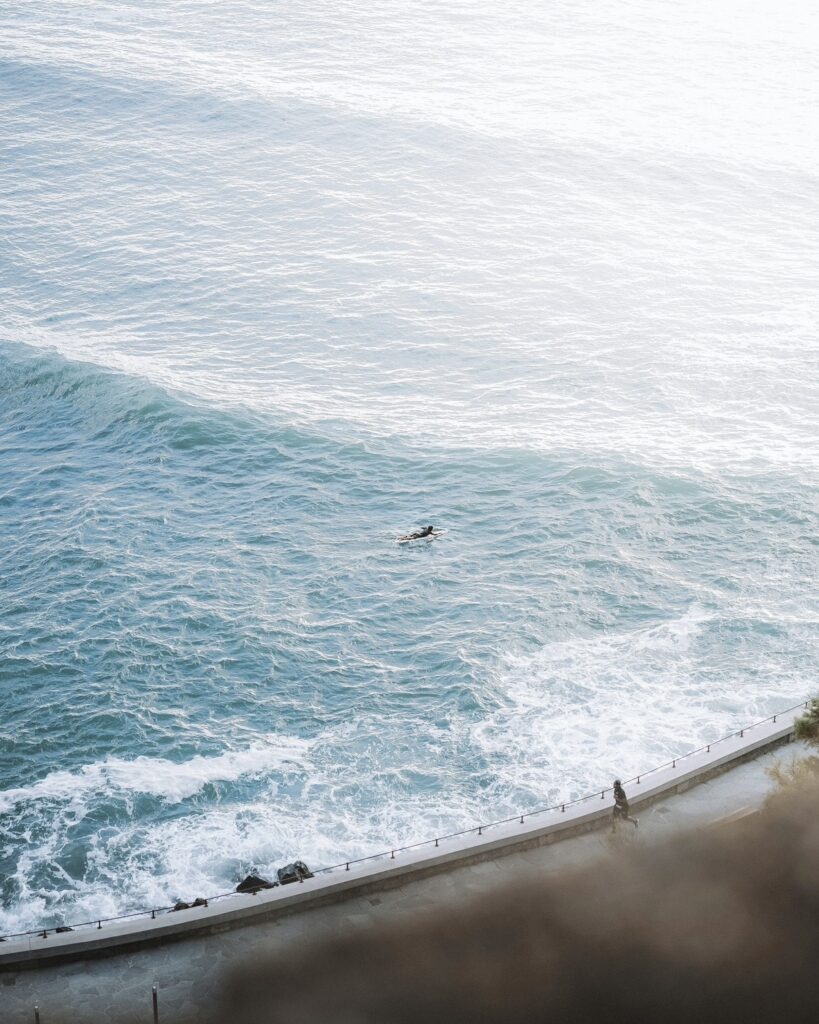 Biarritz en automne : quand les surfeurs prennent le relais