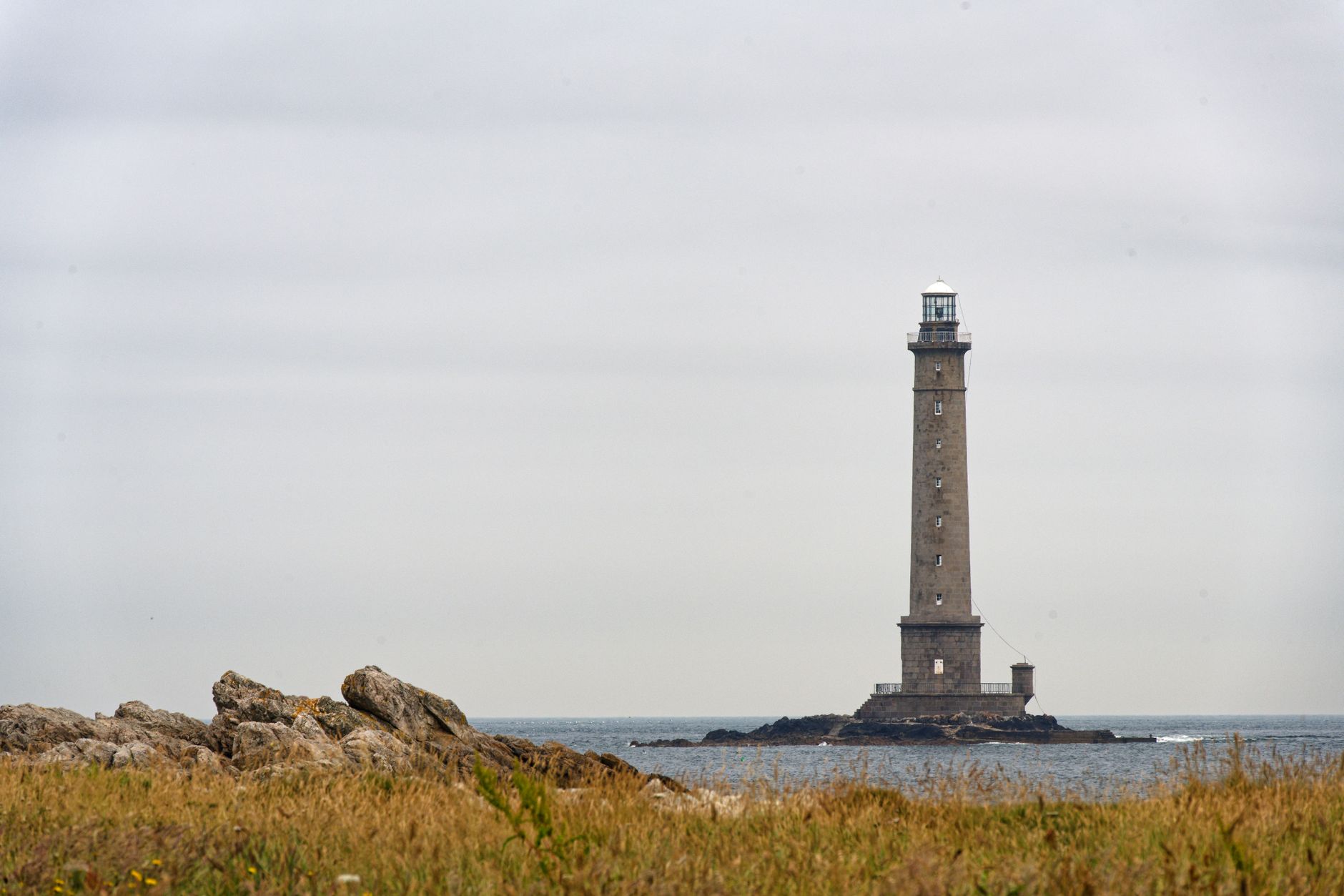 Normandie et Bretagne : vivre au bord sans se ruiner