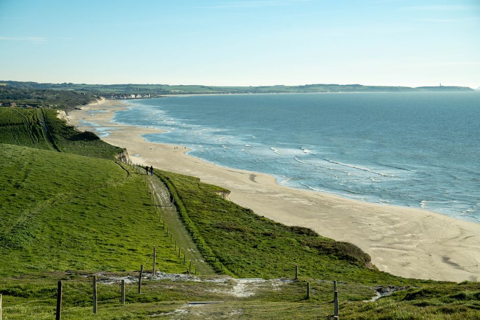 Plage en automne : le kit essentiel pour profiter du littoral hors saison
