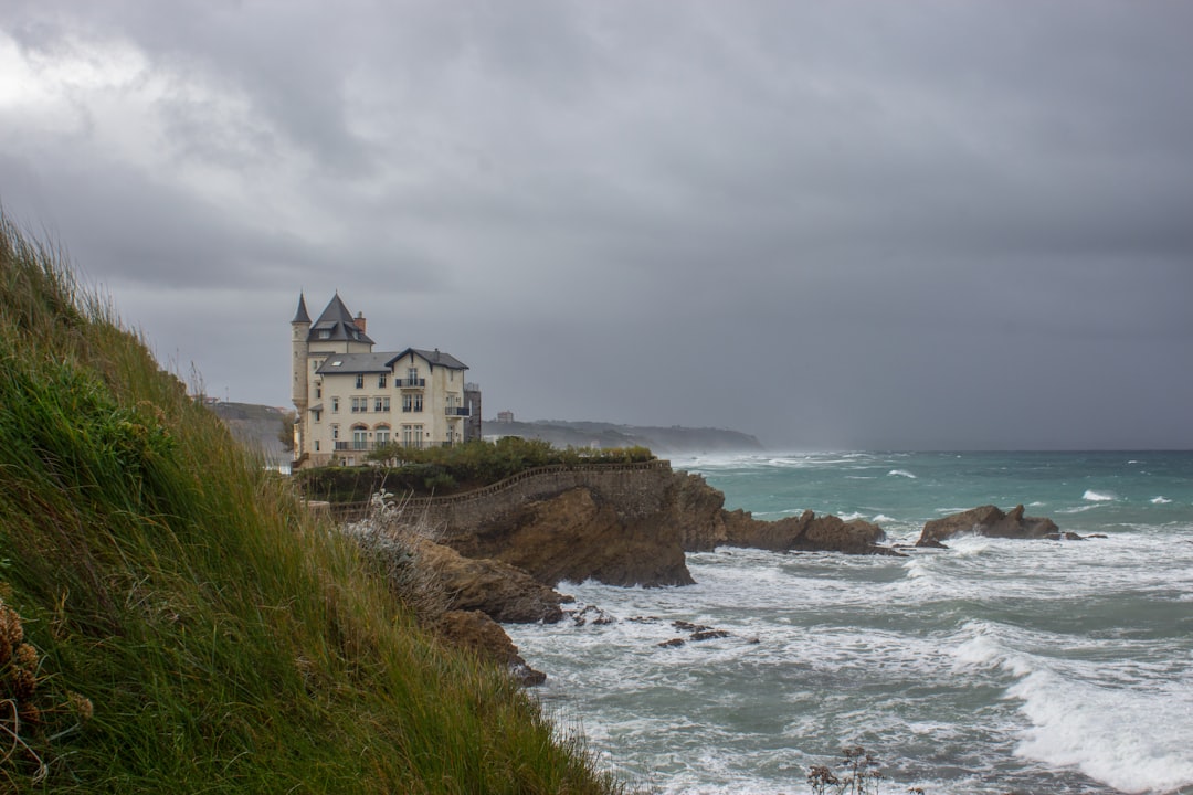 Biarritz, entre lac urbain et ressac atlantique