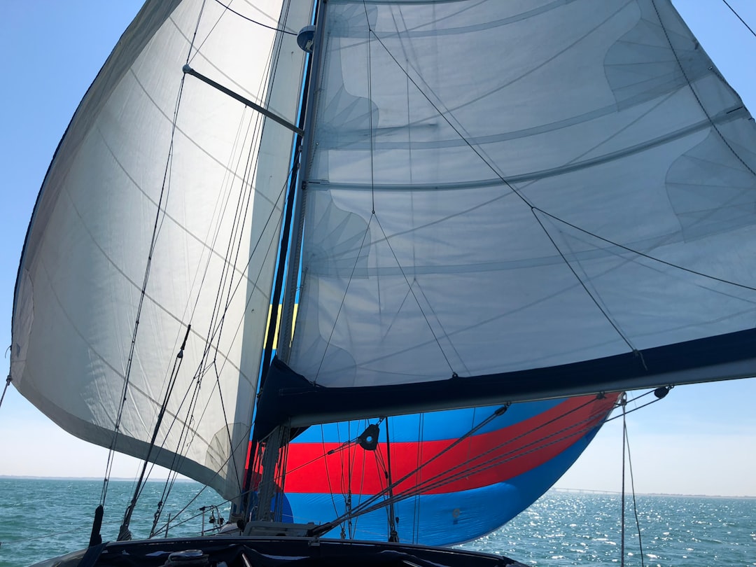 Alcyonics : la voile intelligente arrive en Atlantique