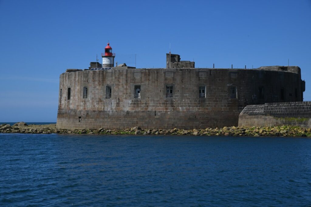 Cherbourg, sentinelle granitique de la Manche
