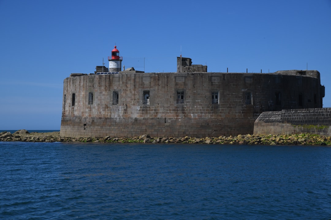 Cherbourg, sentinelle granitique de la Manche
