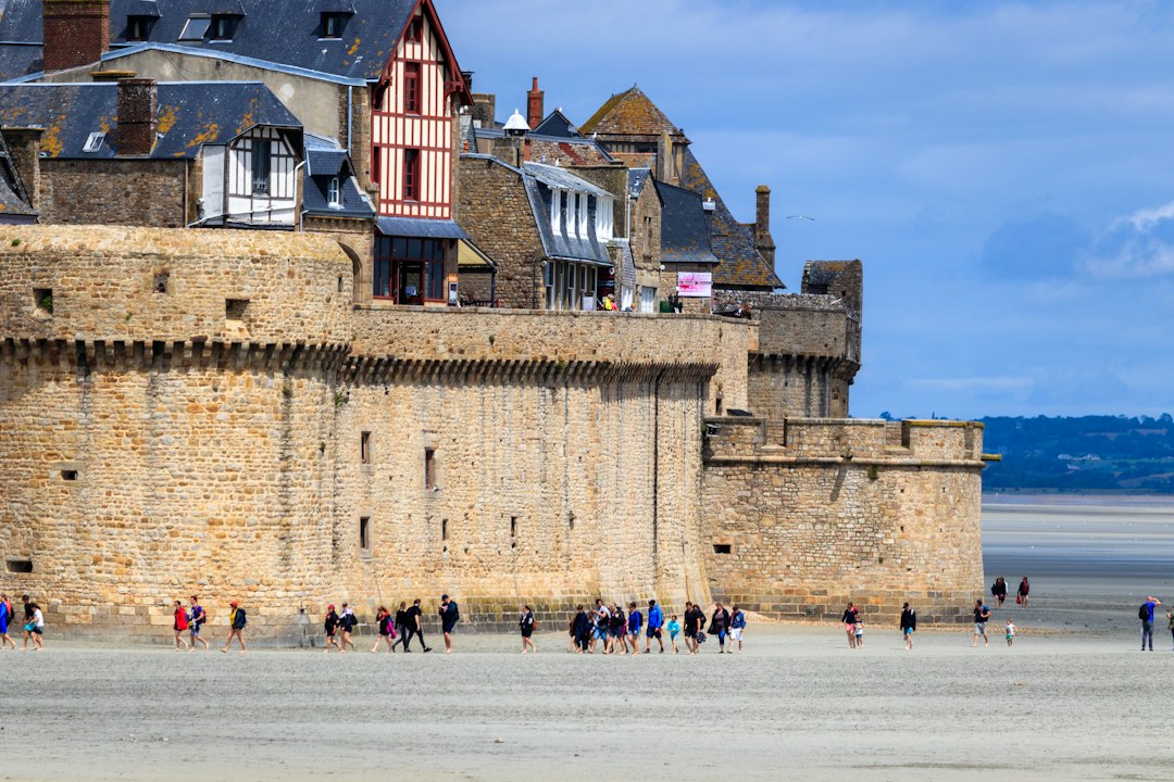 Mont-Saint-Michel : traverser la baie à marée exceptionnelle