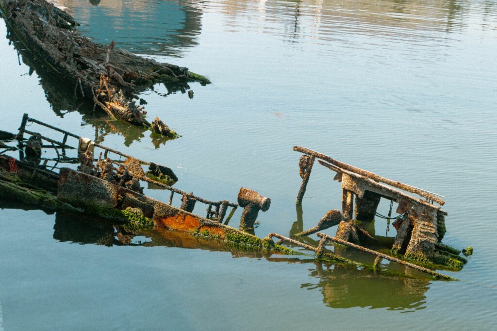 Une épave à la dérive inquiète la Manche