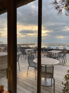 Ces tables où la mer entre dans la salle