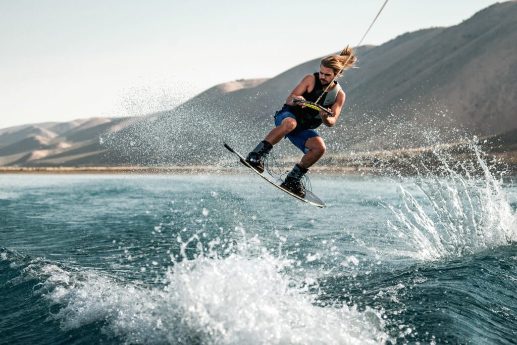 Wakeboard et ski nautique : apprendre et pratiquer en France