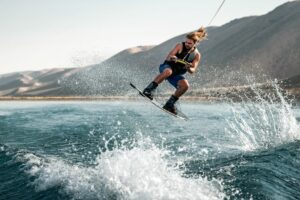 Wakeboard et ski nautique : apprendre et pratiquer en France