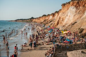 Équipements pour la plage : ce qu&rsquo;il faut vraiment emporter