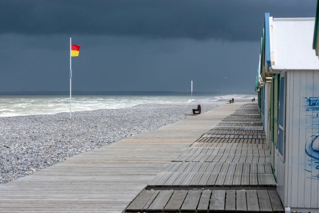 Vacances à la mer sous la pluie : activités et comment sauver la semaine