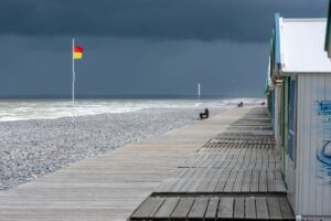 Vacances à la mer sous la pluie : activités et comment sauver la semaine