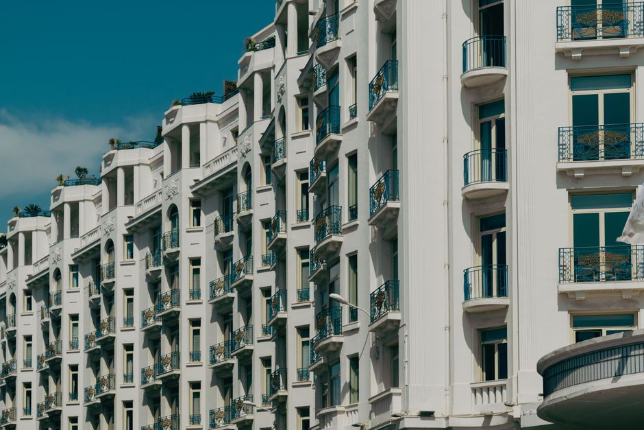 Luxe balnéaire Côte d&rsquo;Azur : yachts, palaces et plages privées — prix réels