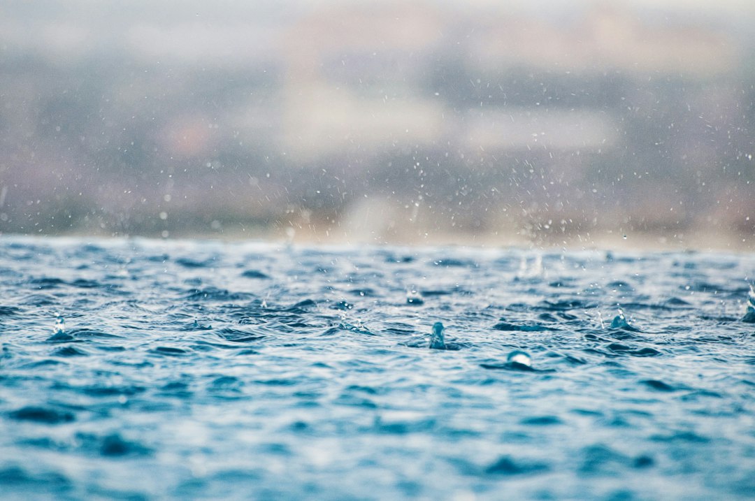 Pourquoi les plages ferment après la pluie
