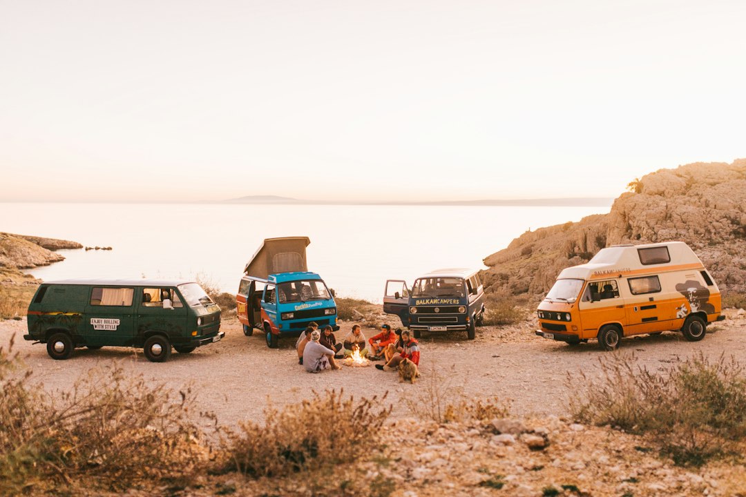Vanlife côtière : cadre légal et réalités du terrain