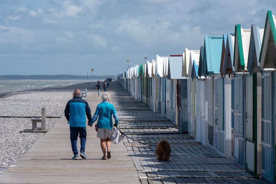 Prendre sa retraite au bord de la mer : données, avantages et risques réels