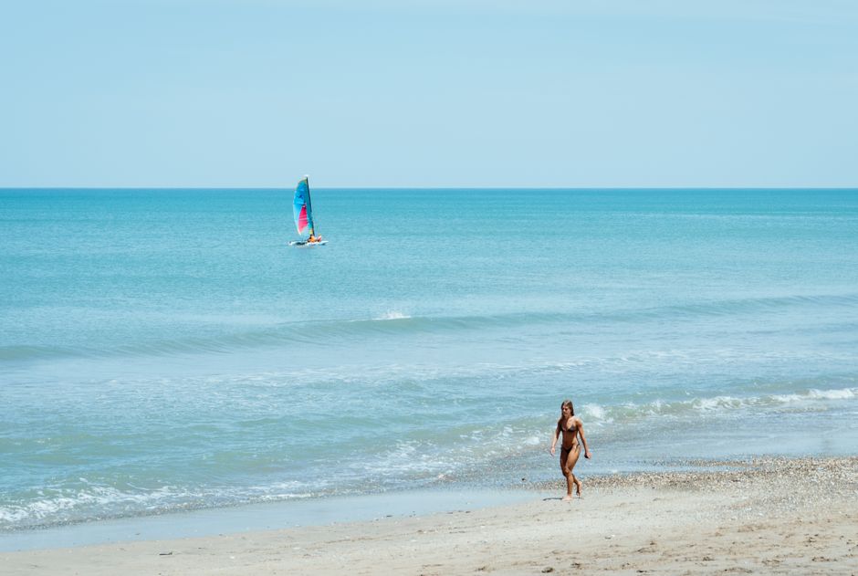Plages nudistes en France : carte, réglementation et ce qu&rsquo;il faut savoir