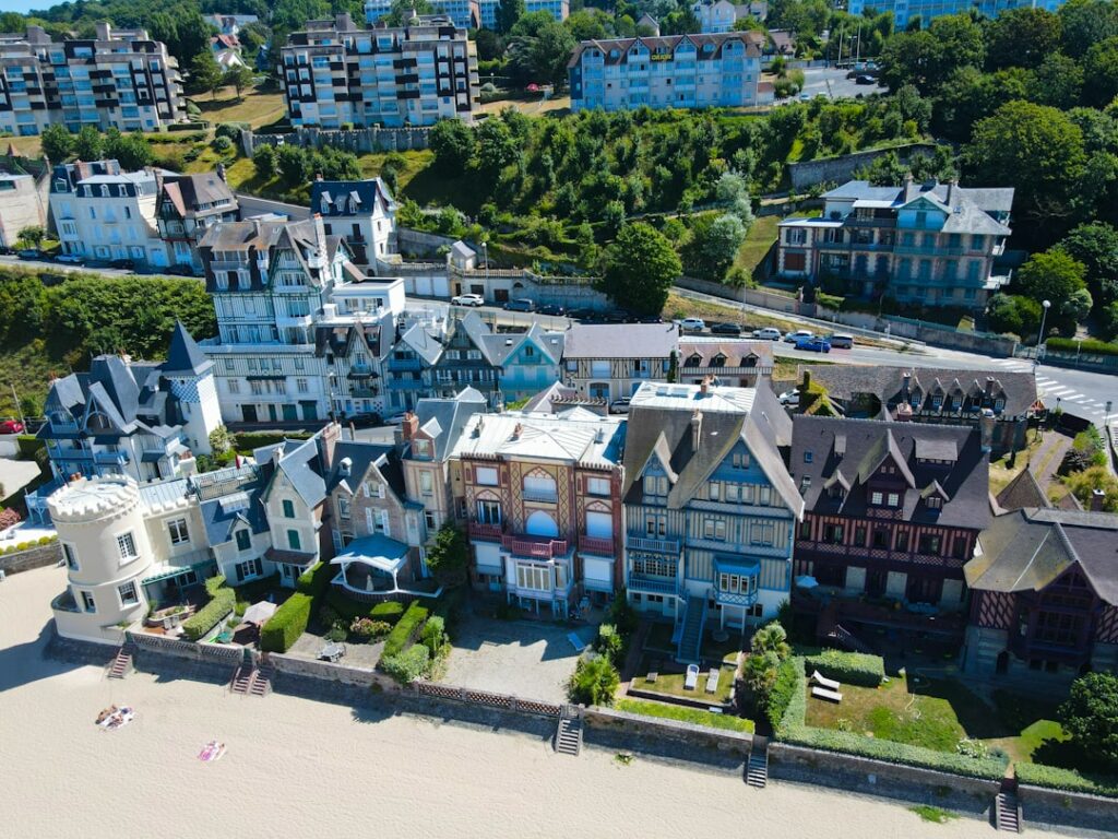 Le trench côtier, la juste armure contre le vent breton
