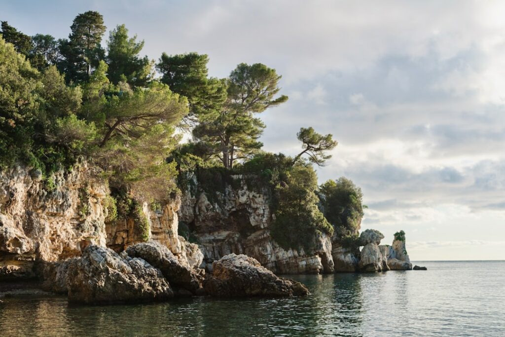 Ardèche : marcher dans les gorges jusqu&rsquo;au Rhône