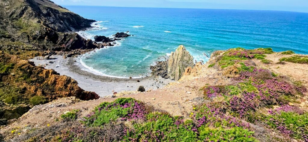 Trez Hir : la plage qui s&rsquo;étire sans fin en Finistère nord